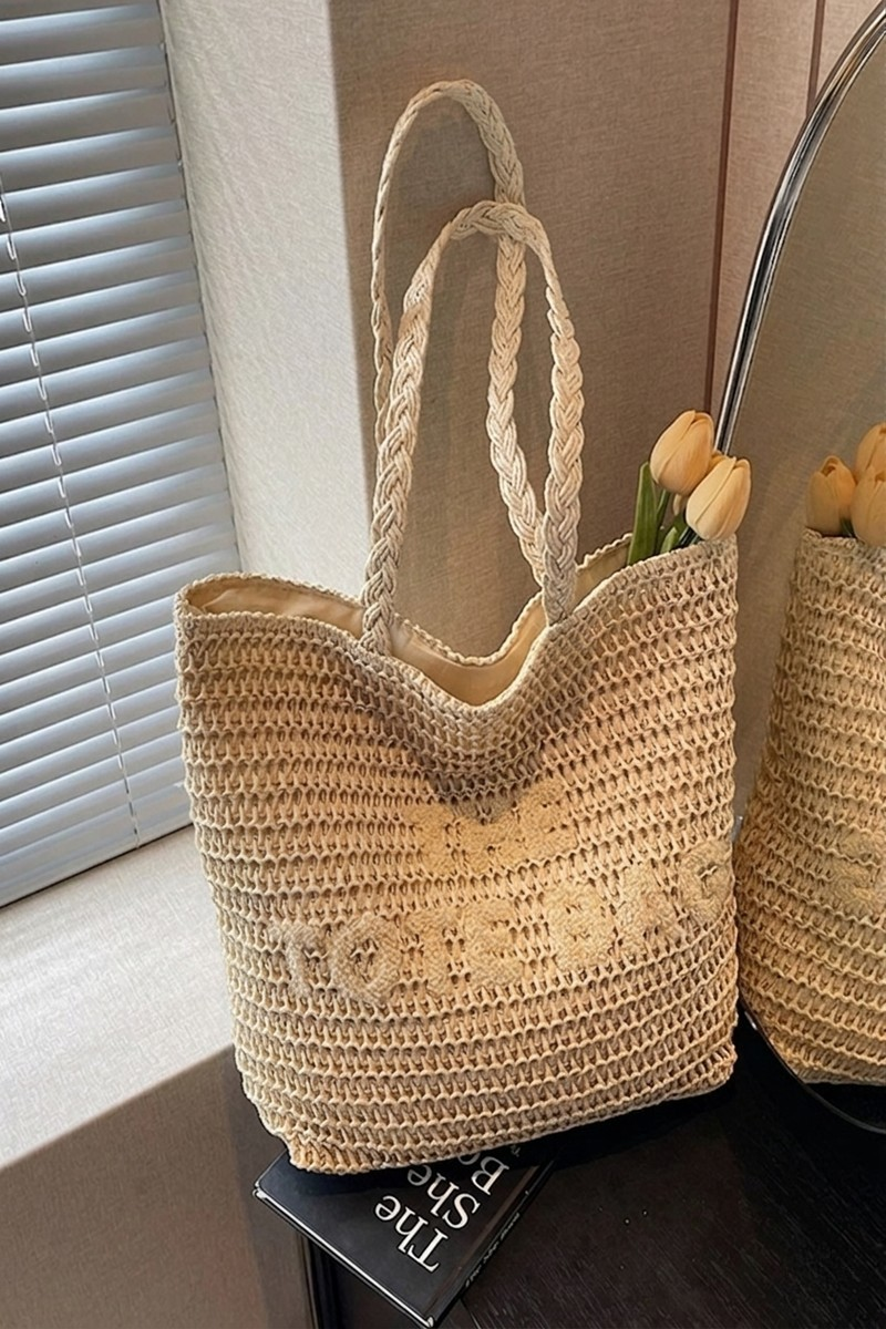 Straw woven the tote bag