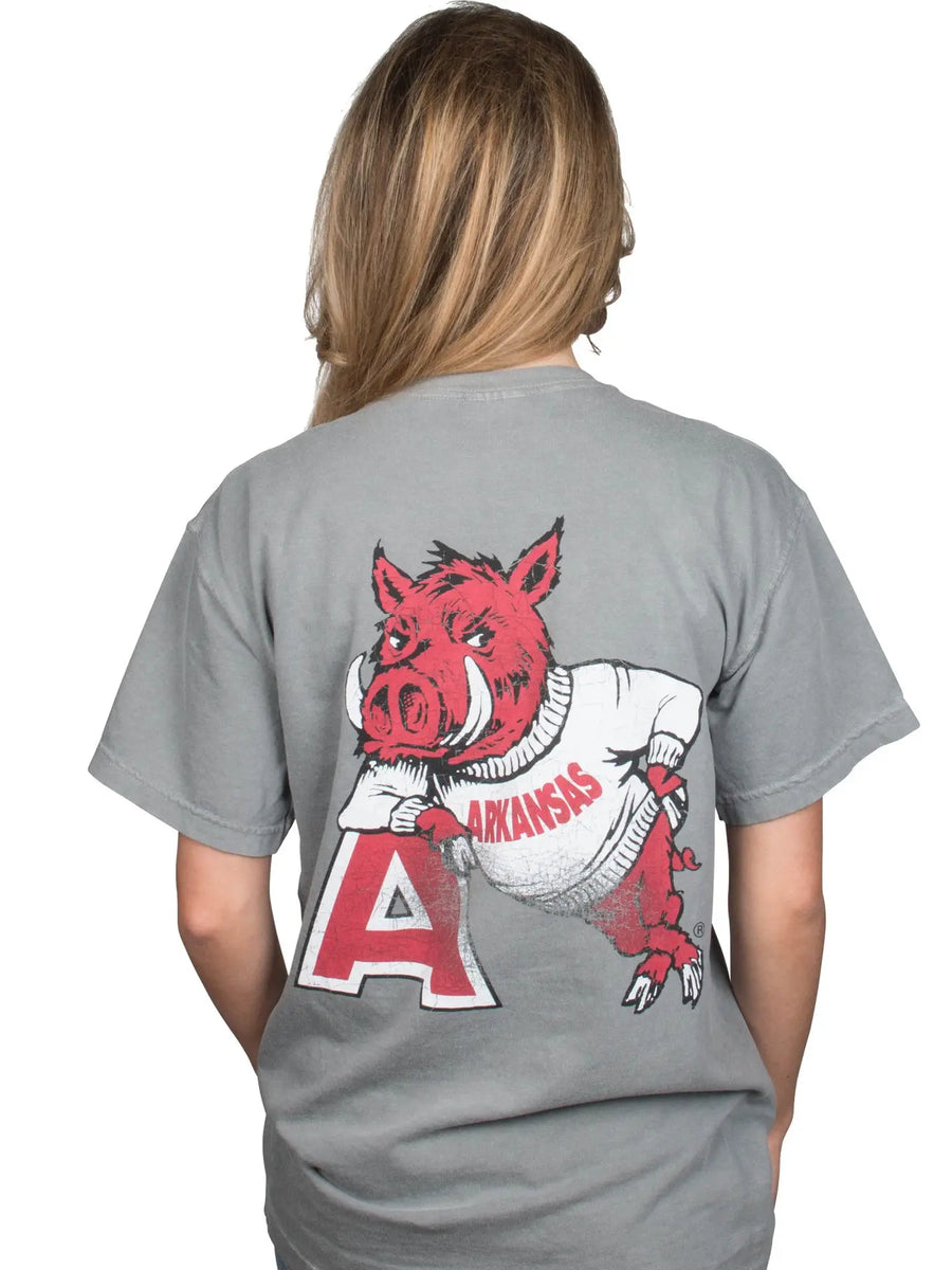 Leaning Hog Tee